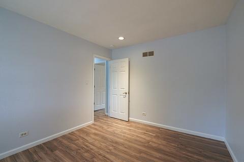 1101 Hunter Dr, Elgin, IL 60120 photo 17