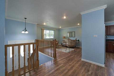 1101 Hunter Dr, Elgin, IL 60120 photo 2