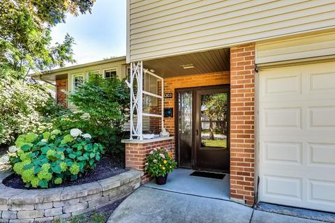 1303 E Cedar Ln, Mount Prospect, IL 60056 photo 2
