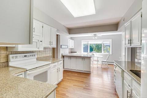 1303 E Cedar Ln, Mount Prospect, IL 60056 photo 9