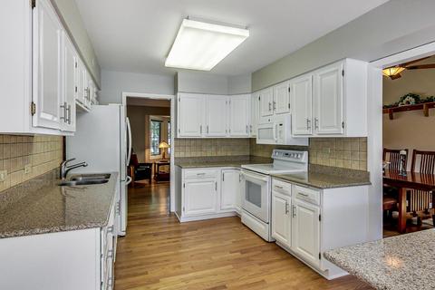 1303 E Cedar Ln, Mount Prospect, IL 60056 photo 11