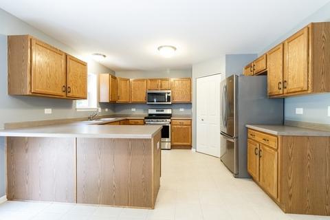 2203 Ashbrook Ln, Plainfield, IL 60586 photo 4