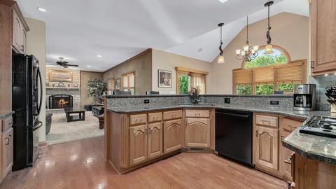 516 65th St, Willowbrook, IL 60527 photo 3