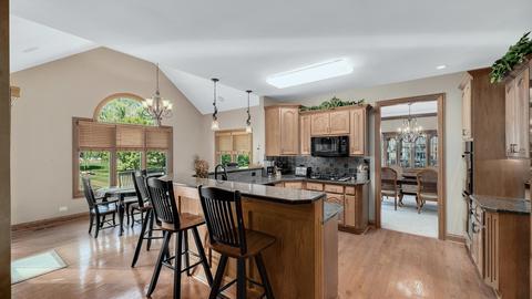516 65th St, Willowbrook, IL 60527 photo 4