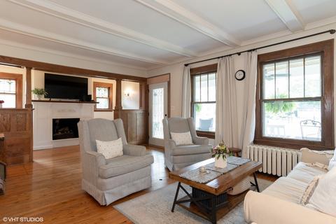 815 N Main St, Wheaton, IL 60187 photo 3