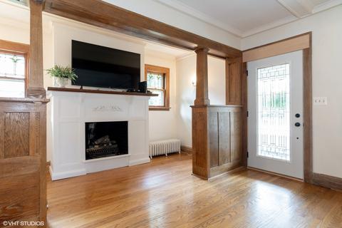 815 N Main St, Wheaton, IL 60187 photo 4