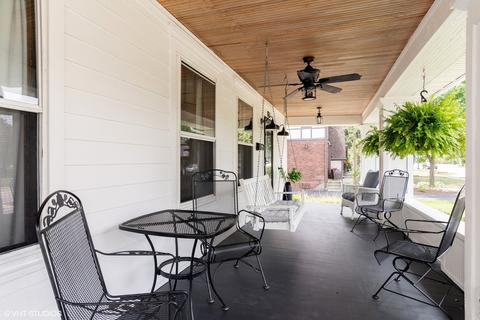 815 N Main St, Wheaton, IL 60187 photo 2
