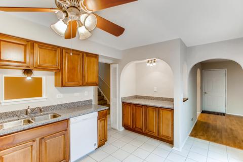 2100 Timber Ln, Wheaton, IL 60189 photo 9