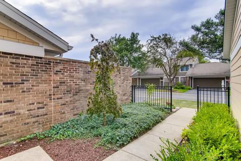2100 Timber Ln, Wheaton, IL 60189 photo 2