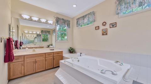 22 W Old Mill Ln, Burr Ridge, IL 60527 photo 16