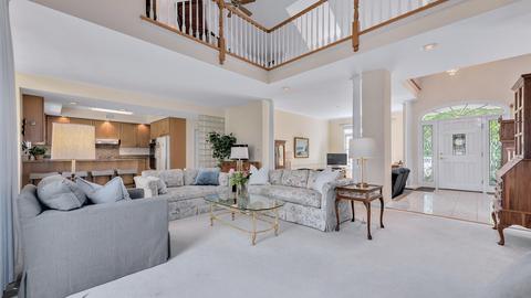 22 W Old Mill Ln, Burr Ridge, IL 60527 photo 4