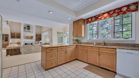 22 W Old Mill Ln, Burr Ridge, IL 60527 photo 12
