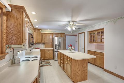 502 E Marshall St, Tolono, IL 61880 photo 16