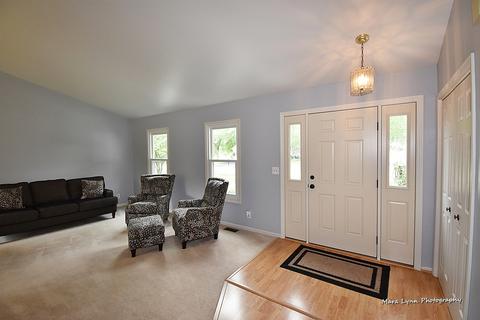 617 Maple Ave, Elburn, IL 60119 photo 2