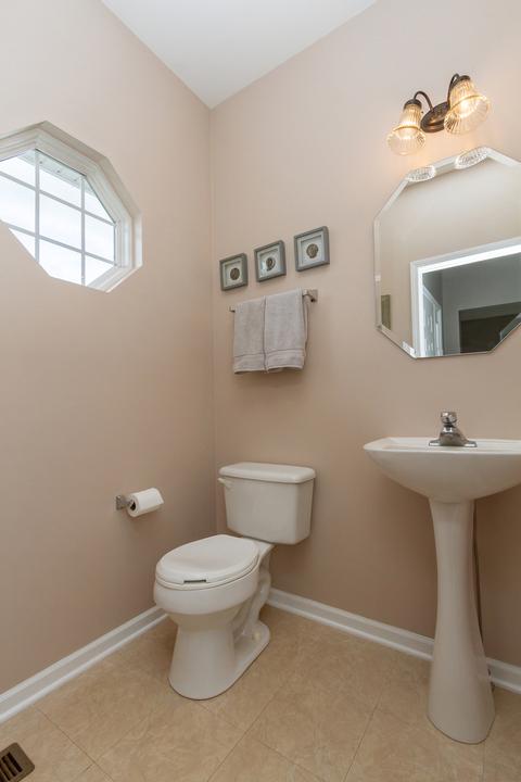 31601 N Pineview Blvd, Lakemoor, IL 60051 photo 14