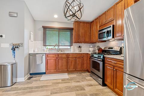 252 Lincoln Dr, Bartlett, IL 60103 photo 7