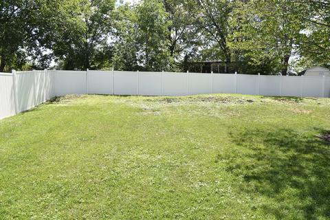2217 High Point Dr, Lindenhurst, IL 60046 photo 2
