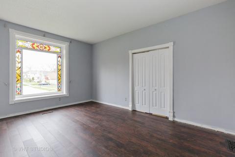 105 Hill Ave, Elgin, IL 60120 photo 12