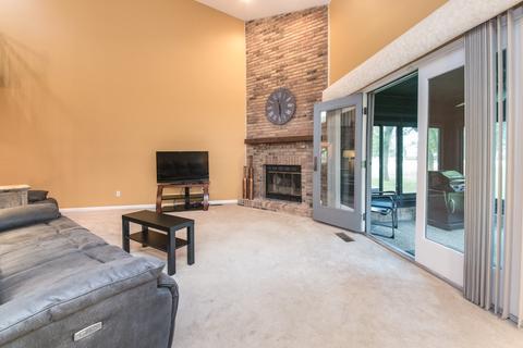 1629 Pebble Beach Dr, Hoffman Estates, IL 60169 photo 10