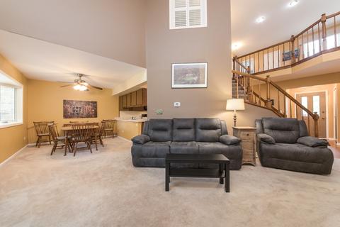 1629 Pebble Beach Dr, Hoffman Estates, IL 60169 photo 3