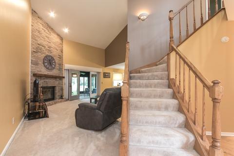 1629 Pebble Beach Dr, Hoffman Estates, IL 60169 photo 8