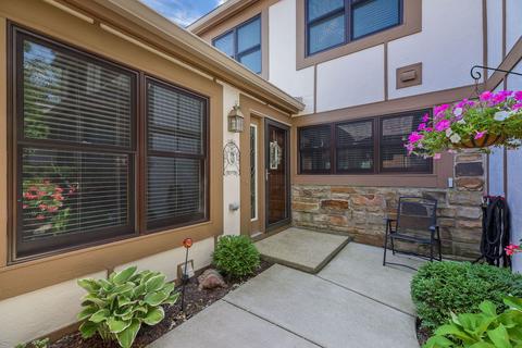 1154 Oakview Dr, Wheaton, IL 60187 photo 1