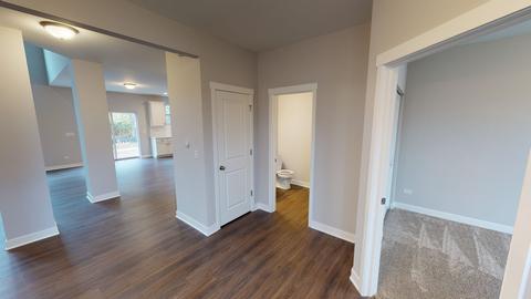 643 Slate Run, Elgin, IL 60124 photo 3