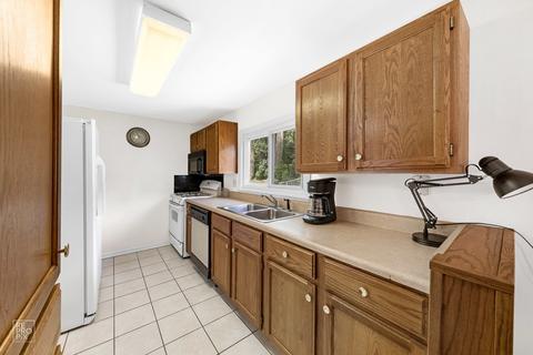 1635 Charles Ave, Algonquin, IL 60102 photo 4