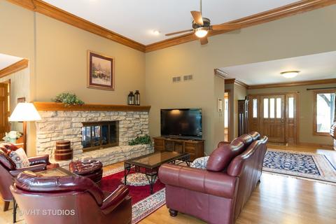 1210 Midwest Ln, Wheaton, IL 60189 photo 8