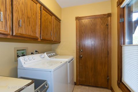 1210 Midwest Ln, Wheaton, IL 60189 photo 37