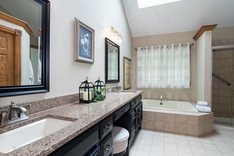1210 Midwest Ln, Wheaton, IL 60189 photo 22