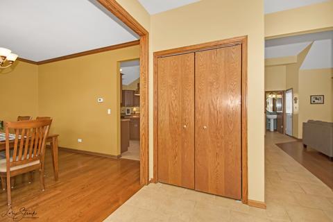 1316 Eagle Bluff Dr, Bourbonnais, IL 60914 photo 4