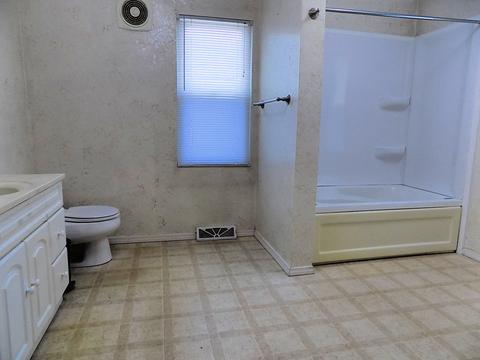 413 E 12th St, Streator, IL 61364 photo 13