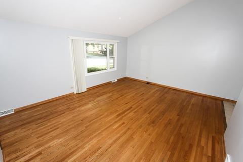823 Wing St, Elgin, IL 60123 photo 5