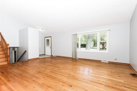 823 Wing St, Elgin, IL 60123 photo 2