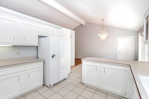 823 Wing St, Elgin, IL 60123 photo 6