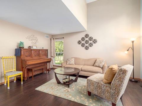1490 Knotty Pine Dr, Elgin, IL 60123 photo 4