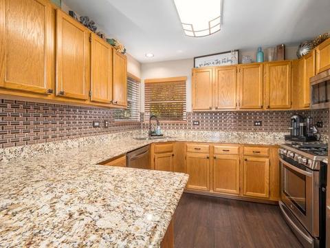 1490 Knotty Pine Dr, Elgin, IL 60123 photo 5