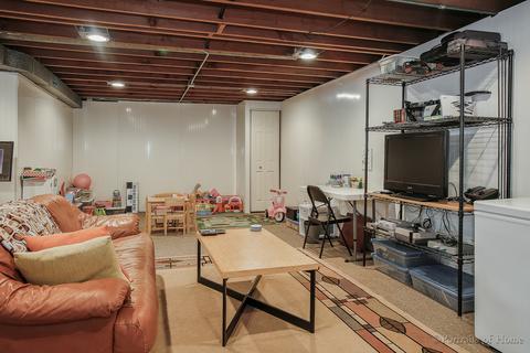 225 W Park Ave, Wheaton, IL 60189 photo 17