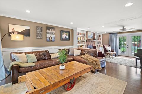 2181 Embden Ln, Wheaton, IL 60189 photo 8