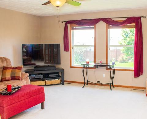 706 Rosemare Dr, Roscoe, IL 61073 photo 4