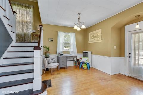 367 Walnut Ave, Elgin, IL 60123 photo 3