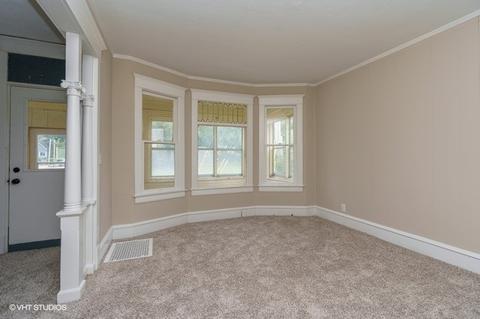 601 E Oakland Ave, Bloomington, IL 61701 photo 5