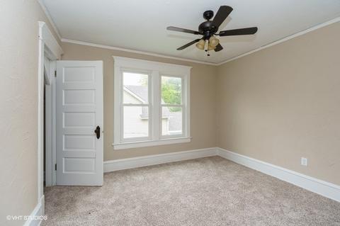 601 E Oakland Ave, Bloomington, IL 61701 photo 10