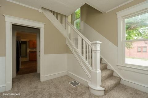 601 E Oakland Ave, Bloomington, IL 61701 photo 8