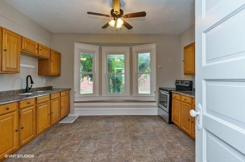 601 E Oakland Ave, Bloomington, IL 61701 photo 20