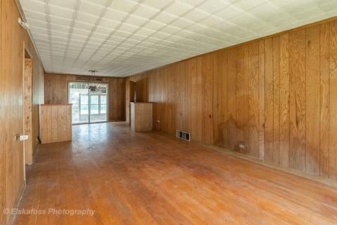 1249 Wayne Dr, Des Plaines, IL 60018 photo 2