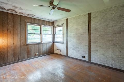 1249 Wayne Dr, Des Plaines, IL 60018 photo 5