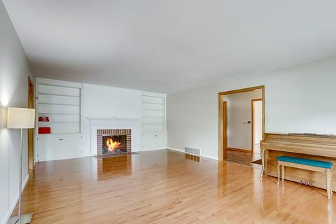 816 Murray Ave, Elgin, IL 60123 photo 4
