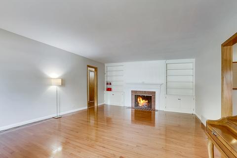 816 Murray Ave, Elgin, IL 60123 photo 3
